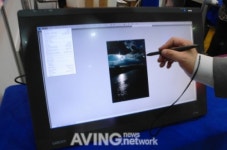 [P&I 2011 현장] 넥스트시스템, 펜으로 쓰고 그리는 태블릿 와콤 DTU-1631 소개