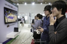 [WIS 2011] LG전자, 3D로 즐기는 NBA2K 11 게이밍!
