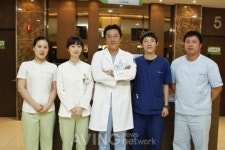 [2011 한국소비자만족지수1위] 소비자가 만족한 척추관절 전문 튼튼병원