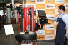 [2012 오토모티브위크 현장] 카툴스, 컴퓨터 인공지능 전자동 탈착기 선보여