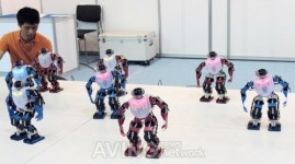 [2012 국제로봇콘텐츠쇼 현장] 미니로봇, 소녀시대 군무 추는 로봇 로보노바-2 선보여
