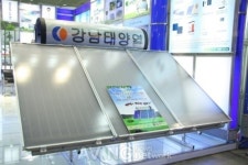 [신재생에너지대전 현장] 강남, 자연순환형 태양열 온수기 선보여