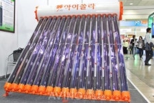 [신재생에너지대전 현장] 신산e, 내구성 높인 태양열단일진공관 아이쏠라 선보여