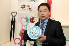 [한일교류종합전 현장] 디벤토리, 디자인에 실용성 겸비한 우산과 시계 선보여