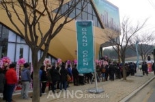 대구 하나리움 퀸즈파크 모델하우스에 2만명 몰려 북적