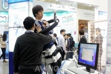 [30th KIMES 2014] 다빈치엑스티의 3차원 컴퓨터 진단 척추안정화 운동시스템 CENTOUR