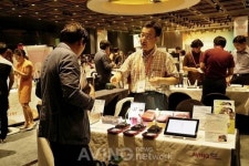 [Made In Korea 영상] 트리비스, 피로한 눈 회복 위한 눈 찜질기 선보여