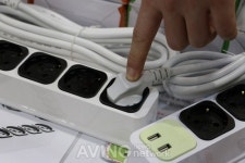 [세텍 메가쇼 2017 시즌1] 신영측기, 손쉽게 코드 제거하는 멀티탭 선보여