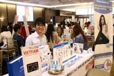 [MIK Vietnam] 메디코스랩, MIK Beauty 베트남 C to C 컨벤션서 가글이 필요 없는 헬리덴티 치약 선보여