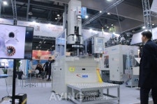 [KOPLAS 2019] 엠이더블유, 서보모터기반의 전자동사출기 'MVR100-3T-EL'선봬