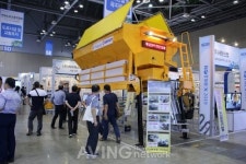 [ROTREX 2019 영상] 새한산업, 미세먼지 배출 없는 친환경 도로 제설장비 선봬