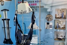 비오메드엠씨, 2022 홈케어·재활·복지전시회서 휴대용 천장 주행리프트 시스템 선보여