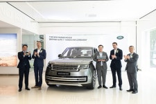 브리티시오토, 재규어 랜드로버 3S 평촌 센터 오픈식 진행… 올 뉴 레인지로버 1호 고객에 차량 전달!