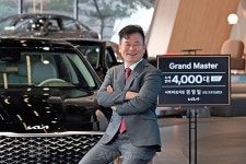 기아 권영일 선임 오토컨설턴트, 4천 대 판매 달성 그랜드 마스터 등극... 고객과의 인연 중시하며 평생 함께할 것