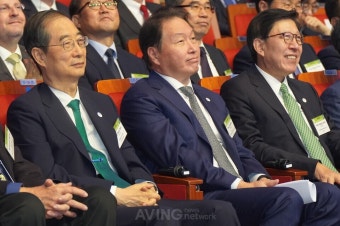 [포토 뉴스] 한덕수 국무총리·최태원 대한상공회의소 회장·박형준 부산시장, '2023 기후산업국제박람회(WCE)'서 조우!