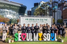 메르세데스-벤츠 사회공헌위원회, 서울시에 소나무 7그루 기증... 생활밀착형 녹색공간 서울 광장숲 조성