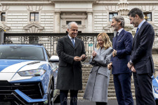 경찰차로 변신한 람보르기니 슈퍼 SUV 우루스 퍼포만테 모습은?