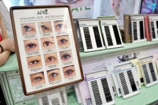 웰랩, 2024 인터참코리아서 연장 속눈썹 브랜드 에이프릴 알렸다!… 다양한 속눈썹 스타일링 가능!