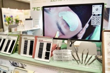 웰랩, 2024 인터참코리아서 연장 속눈썹 브랜드 에이프릴 알렸다!… 다양한 속눈썹 스타일링 가능!