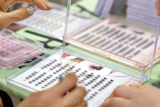 웰랩, 2024 인터참코리아서 연장 속눈썹 브랜드 에이프릴 알렸다!… 다양한 속눈썹 스타일링 가능!