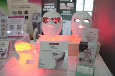 아이케이메디코, 2024 인터참코리아서 벨라컨투어 LED 넥케어 공개... 근적외선과 적색 라이트로 목 관리!