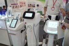 아이케이메디코, 2024 인터참코리아서 벨라컨투어 LED 넥케어 공개... 근적외선과 적색 라이트로 목 관리!