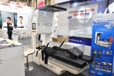 신화의료기, KIMES BUSAN 2024서 스파인엠티 케이투 소개해... 맞춤형 디스크 치료 위한 3차원 교정 가능!