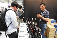 제이엘아이엔씨, 드링크서울 2025서 수르 그랑 리제르바 블랜드 선보여... 육류의 진한 소스가 어우러진 파스타 등과 어울려