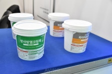 휴켐플러스, 2025 경기도 기후테크 전시회에 나노세라믹 불연코팅제 출품... 고투명성·고경도·내오염성 등 다양한 장점 구현!