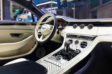 벤틀리모터스, 오토 상하이 2025에 4세대 컨티넨탈 GT·GTC, 플라잉스퍼 아주르 실물 첫 공개