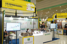 엔텍바이오에스, 2025 농식품 테크 스타트업 창업 박람회서 메탄 저감 친환경 가축 사료 소개... 글로벌 축산업계 탄소 중립에 기여