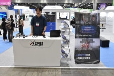 엑스퍼트아이엔씨, 2025 월드 시티테크 엑스포서 스마트 자막 안경 소개해... 정확도 높은 실시간 번역엔진으로 언어장벽 해소