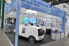 경북대학교 모빌리티기술혁신센터, DIFA 2025서 금속판재 무금형 성형 장비 소개해... 특수 형상도 추가금형 없이 손쉽게 구현!