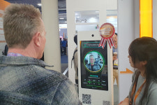 바이오커넥트, KIMES 2026서 의료시장 겨냥한 바이탈트래커 메디 알린다... 비접촉 생체정보 측정과 의료기기 연동