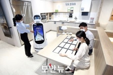 LG하우시스, 인천공항 안내로봇 클로이가 LG지인 스퀘어에 나타났다