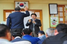 [포토뉴스]제2공항 입지 주민 만남, 휴일도 밤낮도 없다
