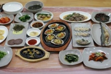 건강한 전복돌솥밥 찾는다면 돌산황우촌