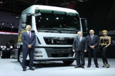 [부산모터쇼] 만트럭버스코리아, 중형 카고 · 27톤 신형 덤프 공개