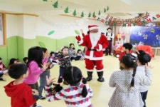 장석현 남동구청장 산타 깜짝 변신, 구 직장 어린이집 방문