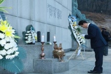 부천시의회,   현충탑 참배   새로운 도약과 발전을 기원.