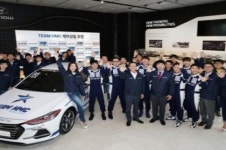 현대차, 고객 레이싱팀에 전용 수트·정비사 후원