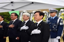 이재명 성남시장, 제62회 현충일 추념행사에 참석