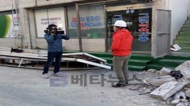 [사진] 중앙 언론사, 기자 포항 지진 현장에 급파.. 소식 전해