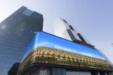 삼성전자, SM타운 외벽에 농구장 4배 크기 랜드마크형 LED사이니지 설치