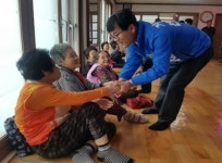 변광용 거제시장 후보, 어버이날 맞아 일운면 지역 경로당 방문