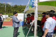 [포토] 이동권 북구청장, 달천운동장 물놀이장 개장 현장점검