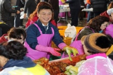 이강호 남동구청장, 소래어촌계부인회와 이웃사랑 김장나눔 봉사