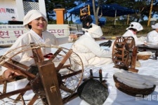 [산청군 브리핑] 목화 시배지 산청, 축제장서 무명베짜기 재현 등