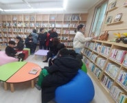 “꿈지락 작은 도서관으로 나들이 가자”