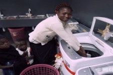 LG전자, 나이지리아에 무료 세탁방 열어